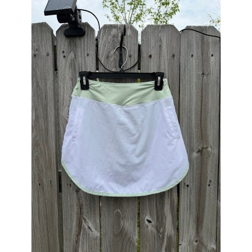 Simply Southern Womens White and Green Athletic Skort Size Small Pockets Sporty